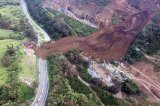 ¿Por qué laderas de autopista Medellín-Bogotá son inadecuadas para cualquier actividad?