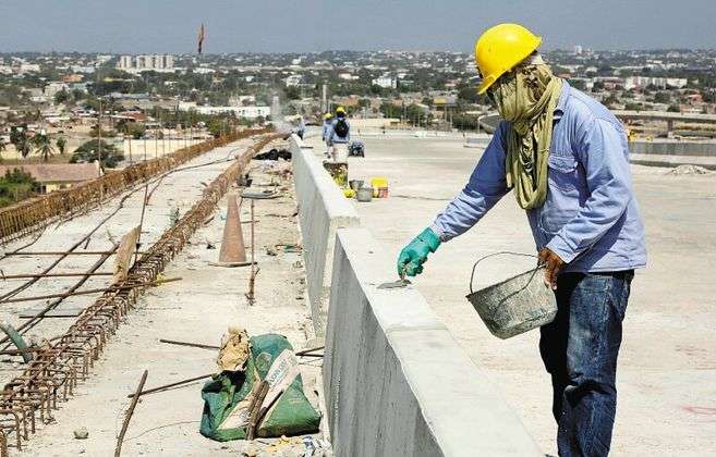 “Las obras están actualmente tiradas por la negligencia de los alcaldes locales, que no han permitido reiniciar las labores”, dijo Rolando González.
