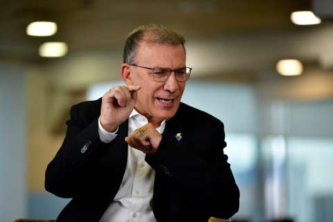 “Las negociaciones no se hacen en tarimas”: Roy Barreras criticó la paz total de Petro