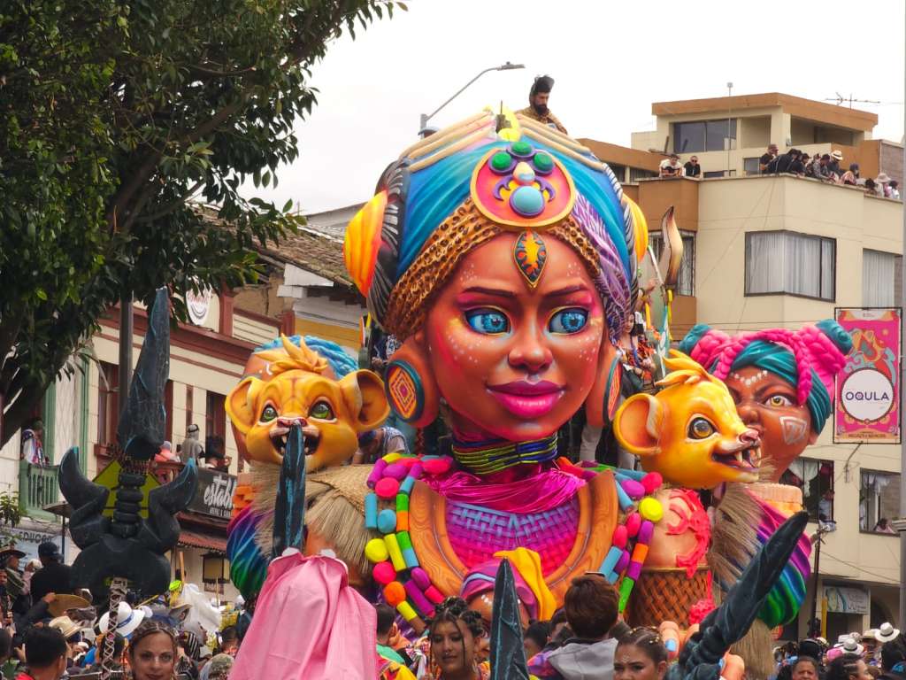 Carroza ganadora del Carnaval de Negros y Blancos