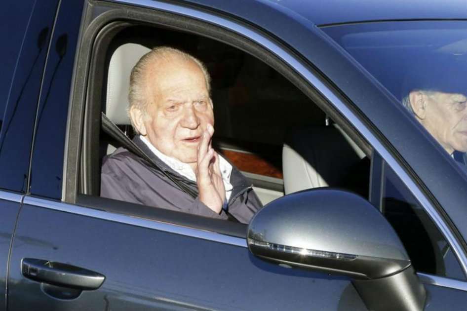 El Rey Juan Carlos, a su llegada al Hospital Universitario Quirón de Madrid para ser sometido a la operación en la que el cirujano Miguel Cabanela le implantará una prótesis definitiva en la cadera izquierda