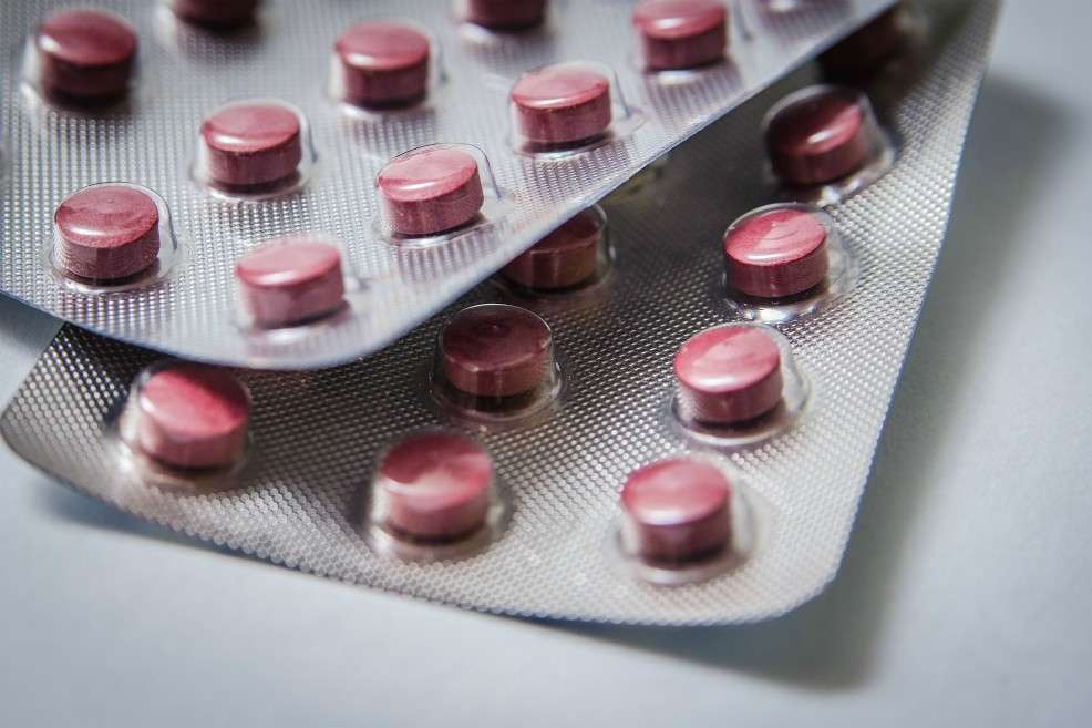El beneficio para la salud de los colombianos, de manera directa y a través del alivio del sistema, justifica la reducción de precios en los medicamentos. / Foto: Pixabay