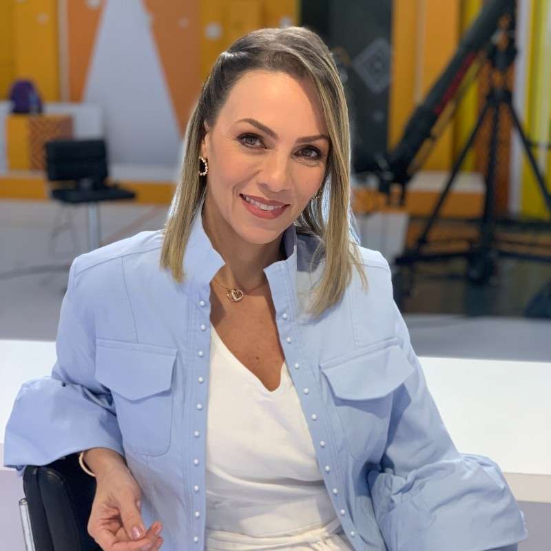 Bombillo explota sobre reconocida presentadora y ella no para con las noticias