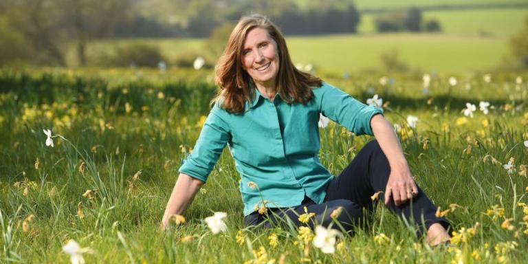 La psiquiatra Sue Stuart-Smith y las ventajas de vivir al ritmo de las plantas