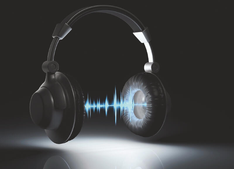 El reto de los creadores de pódcast es hacer contenidos distintos a los acostumbrados en la radio. / Getty Images