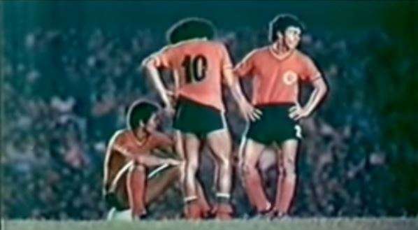 El 9 de marzo de 1977, tras el cuarto gol brasileño, el delantero colombiano Eduardo Emilio Vilarete se sentó en la pelota como gesto de impotencia.