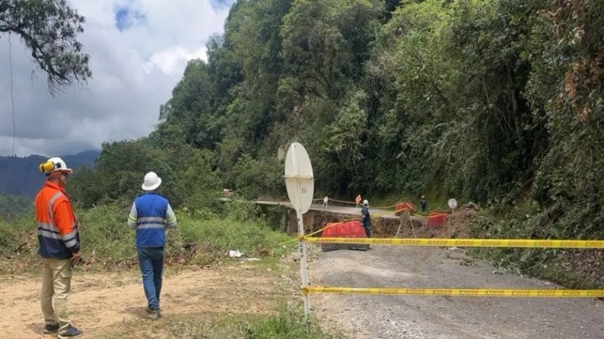 El desplome de la vía Bucaramanga-Málaga ocurrió el pasado fin de semana.