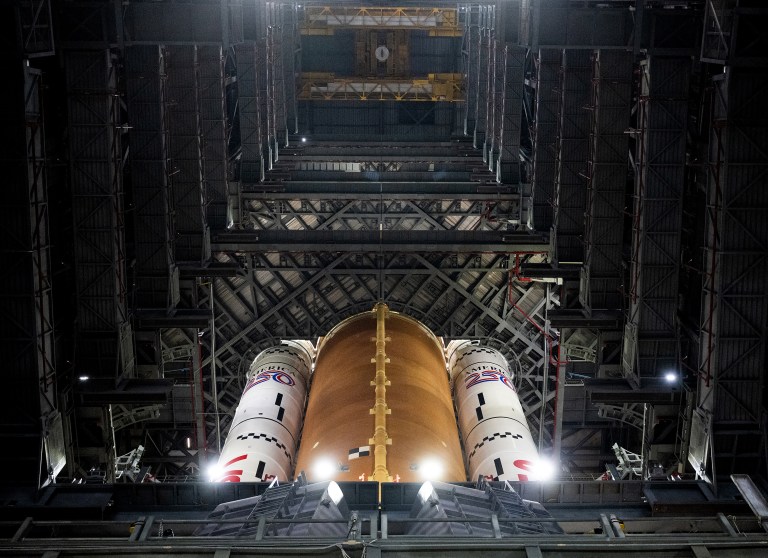 Estados Unidos se prepara para su primer vuelo tripulado a la Luna en más de 50 años