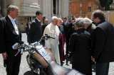 Subastarán la Harley Davidson del papa Francisco