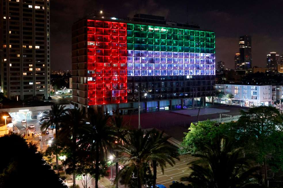 Emiratos Árabes Unidos e Israel acordaron este jueves normalizar sus relaciones, en el marco de un acuerdo histórico que convierte a los Emiratos en el tercer país árabe con el que Israel mantiene relaciones diplomáticas.