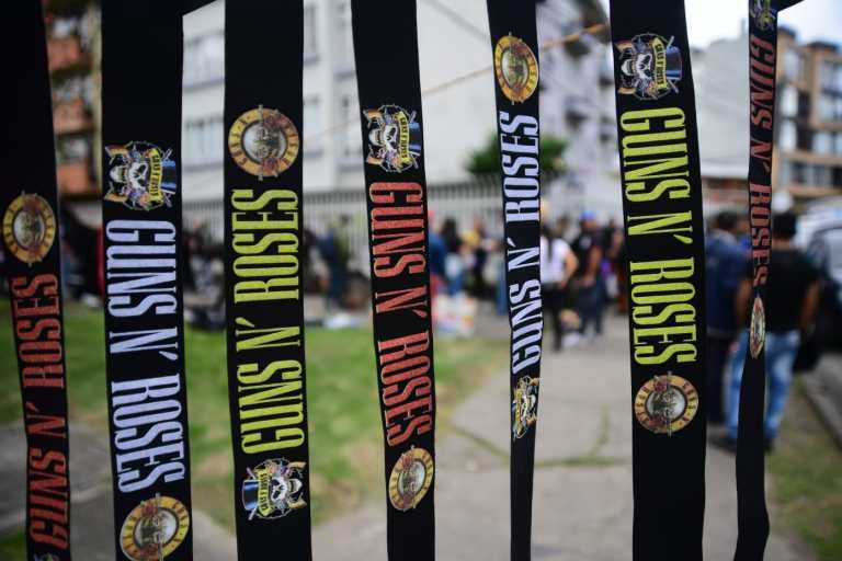 Miles de seguidores se preparan para disfrutar del concierto de la mítica banda de rock.