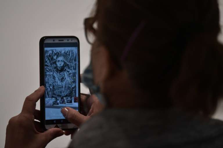 “Hijas del agua” transita en la línea que los historiadores califican como arte político, pues se nutre de la realidad de una sociedad para producir una obra, pero también es arte social, colaborativo o relacional porque la comunidad participa en el proceso y se beneficia con el trabajo, generando así el intercambio de saberes.