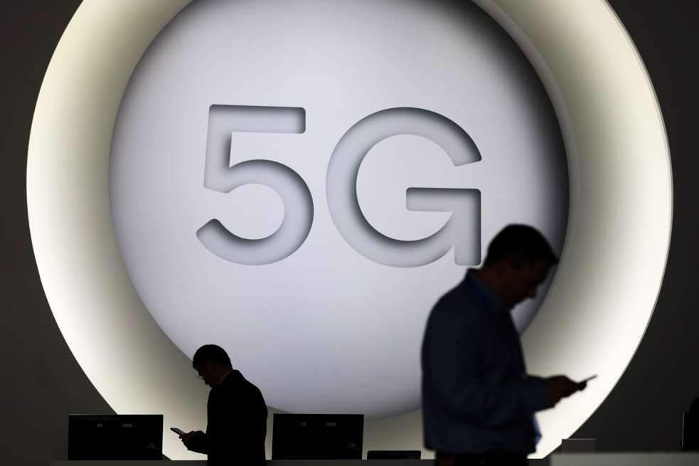  Para crear condiciones de competencia en el mercado de telecomunicaciones y por tratarse de un bien de la Nación que es limitado, se establecen topes en las distintas bandas del espectro. 