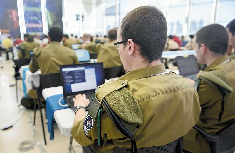 Los soldados con autismo trabajan en unidades de inteligencia militar. / IDF