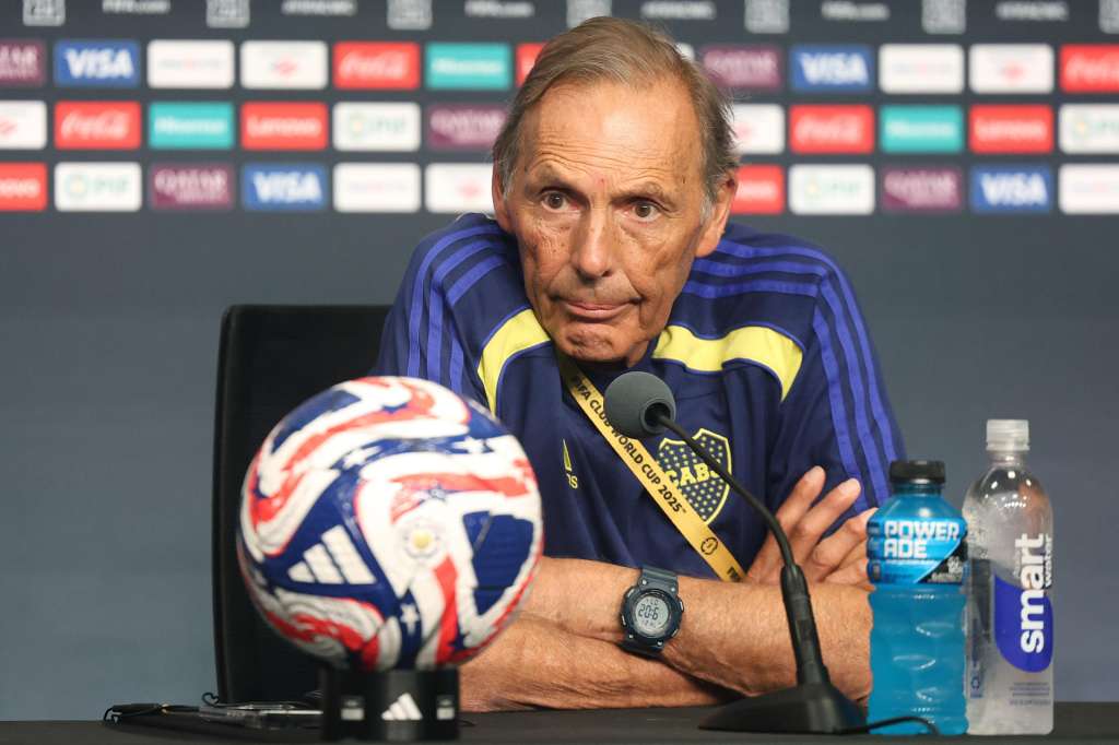 AME8027. NASHVILLE (ESTADOS UNIDOS), 23/06/2025.- El director técnico de Boca Juniors, Miguel Ángel Russo, asiste a una rueda de prensa este lunes, en Nashville (Estados Unidos). Russo aseguró que "la gente de Boca siempre estuvo y siempre estará" para apoyar al Xeneize, pero también destacó que este martes en Nashville sus jugadores tendrán que "alimentar" a sus aficionados a base de fútbol. EFE/ Juan Ignacio Roncoroni