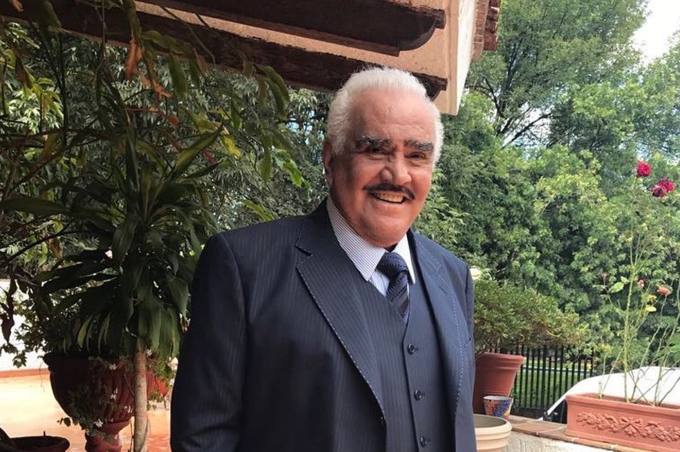 El estado de salud del cantante mexicano es grave pero estable, según el reporte médico.