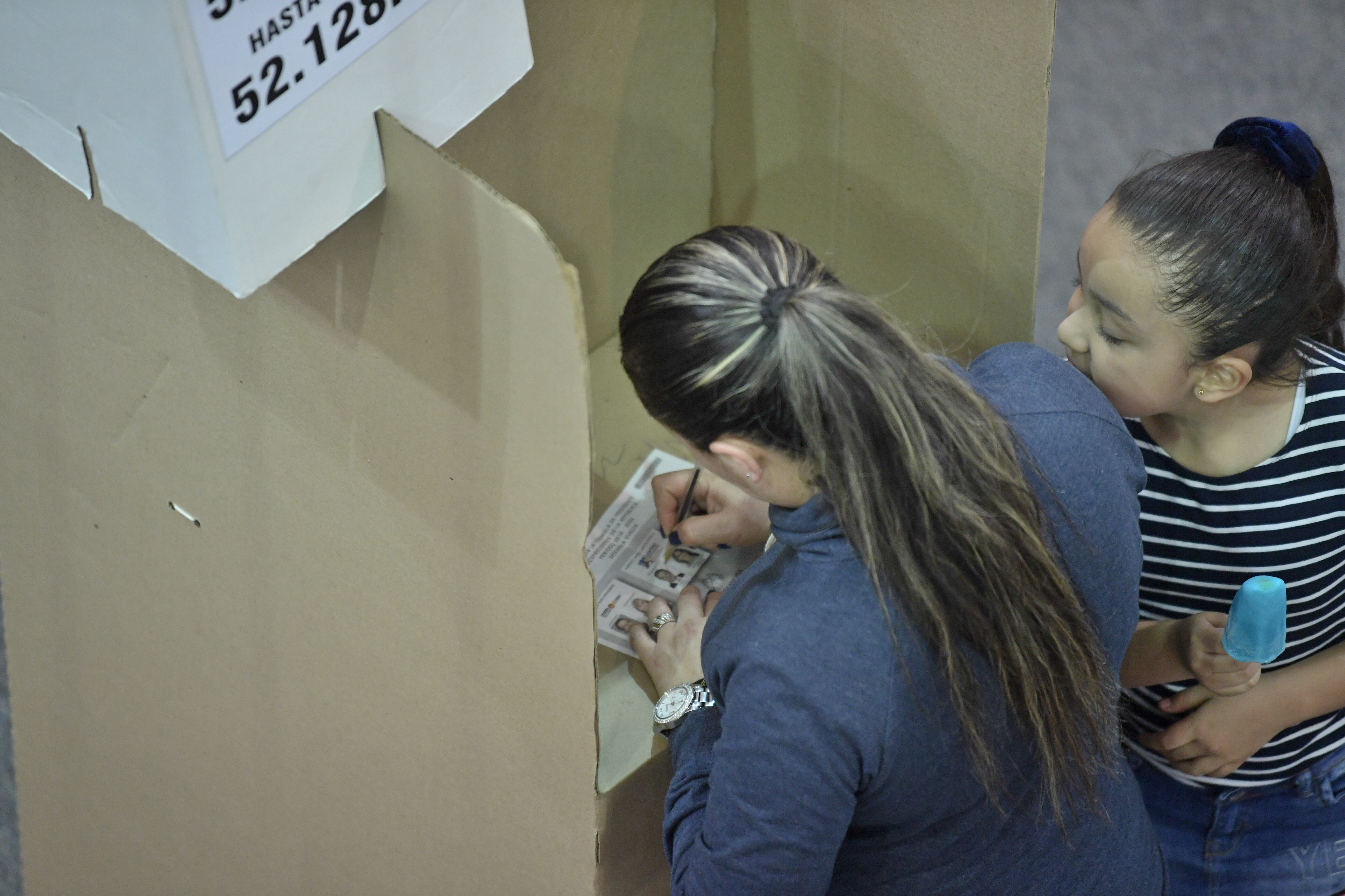 Puesto de votación en Corferias, preconteo y escrutinio de los votos de las elecciones presidenciales 2018 segunda vuelta.