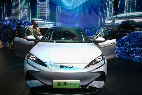 La UE amenaza a China con elevados aranceles a los automóviles eléctricos