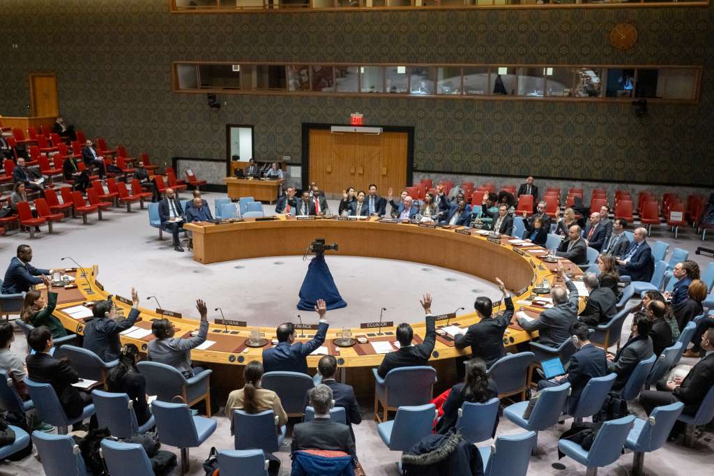 USA9953. NACIONES UNIDAS (NY, EEUU), 27/12/2024.- Fotografía cedida por la ONU donde aparece el pleno del Consejo de Seguridad durante una reunión sobre la misión de paz en Somalia este viernes, en la sede del organismo internacional en Nueva York (Estados Unidos). El Consejo de Seguridad de la ONU aprobó hoy una nueva misión de paz para Somalia llamada Misión de Apoyo a la Unión Africana en Somalia (AUSSOM), que comenzará el 1 de enero y tendrá un primer mandato de un año renovable. EFE/Eskinder Debebe/ONU /SOLO USO EDITORIAL /NO VENTAS /SOLO DISPONIBLE PARA ILUSTRAR LA NOTICIA QUE ACOMPAÑA /CRÉDITO OBLIGATORIO