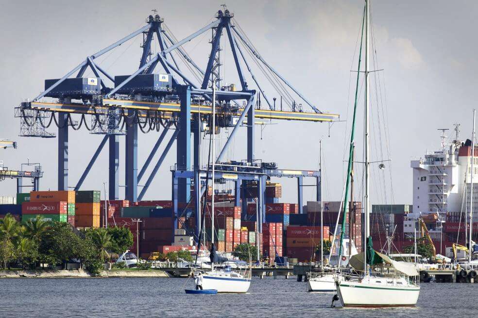 Las exportaciones colombianas se mantienen en terreno negativo y en junio presentaron un resultado adverso. / Bloomberg News.