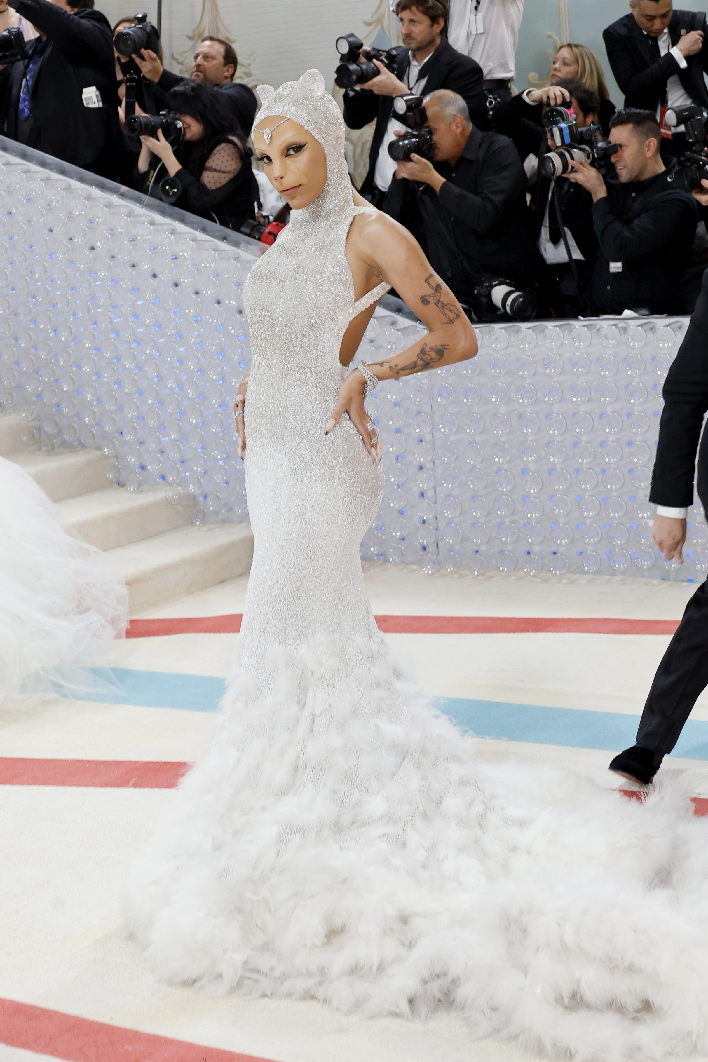 NUEVA YORK, NUEVA YORK - 1 DE MAYO: Doja Cat asiste a la Gala Met 2023 que celebra "Karl Lagerfeld: A Line Of Beauty" en el Museo Metropolitano de Arte el 1 de mayo de 2023 en la ciudad de Nueva York. Mike Coppola/Getty Images/AFP (Foto de Mike Coppola/GETTY IMAGES NORTH AMERICA/Getty Images vía AFP)
