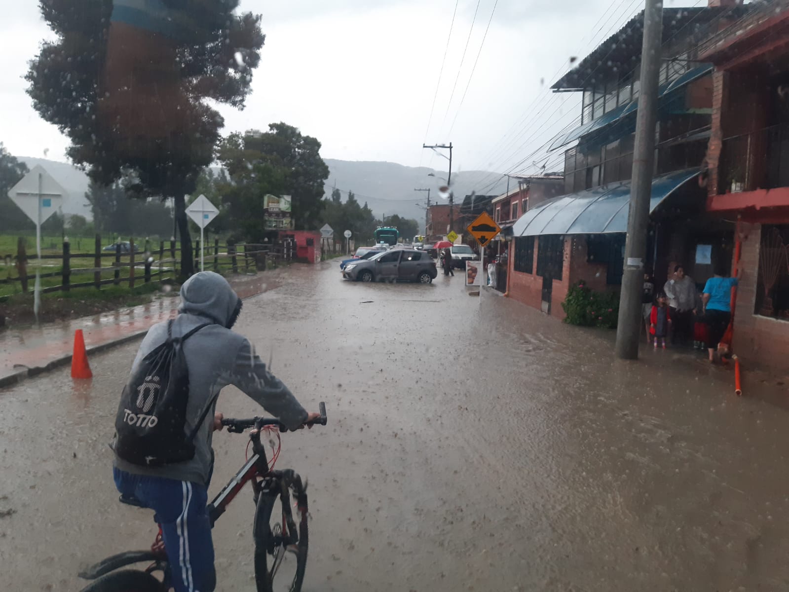 Calles de Suesca inundadas.