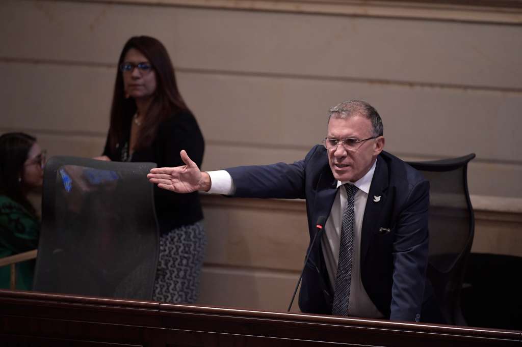 Presidente del Senado de la República, durante la sesión del Congreso de la República para la elección de los magistrados del Consejo Nacional Electoral (CNE).