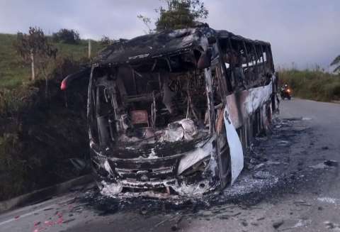 Así quedó bus incinerado en ruta Medellín-Anorí, en el que viajaban 25 pasajeros