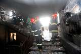 Unos 120 muertos en el incendio en una fábrica textil de Bangladesh