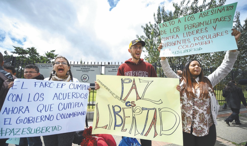 Familiares de miembros de las Farc en prisión protestan para que se aplique la ley de amnistía. / AFP
