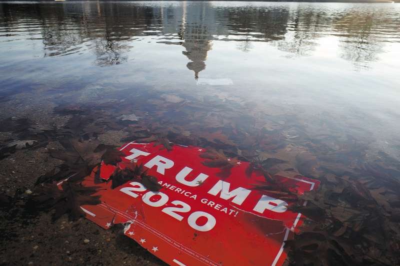 No se puede cohonestar que un jefe de Estado promueva conductas que atenten contra la Constitución, con la grave perspectiva, como ha dejado entrever Trump, de presentarse en cuatro años a la reelección. / Foto: EFE