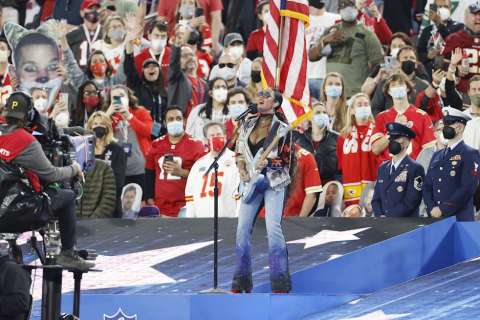 H.E.R., así fue su presentación en el Super Bowl 2021