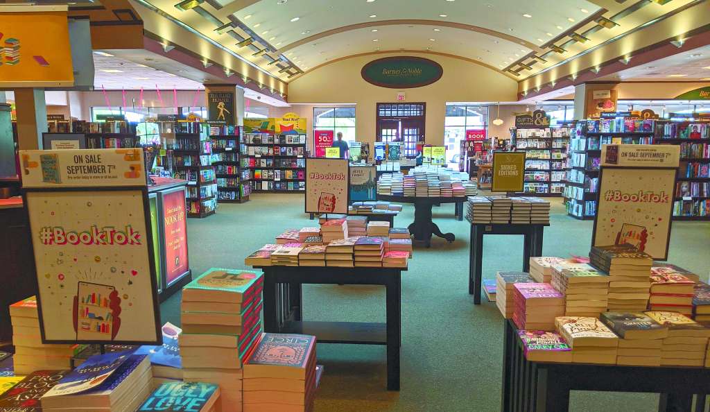 Barnes & Noble es una cadena norteamericana de librerías que apostó por el asombro para sostenerse a pesar de la popularidad que comenzaron a tener las plataformas virtuales. / AP
