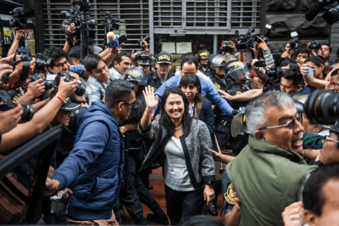Miles de peruanos marchan contra indulto a Alberto Fujimori