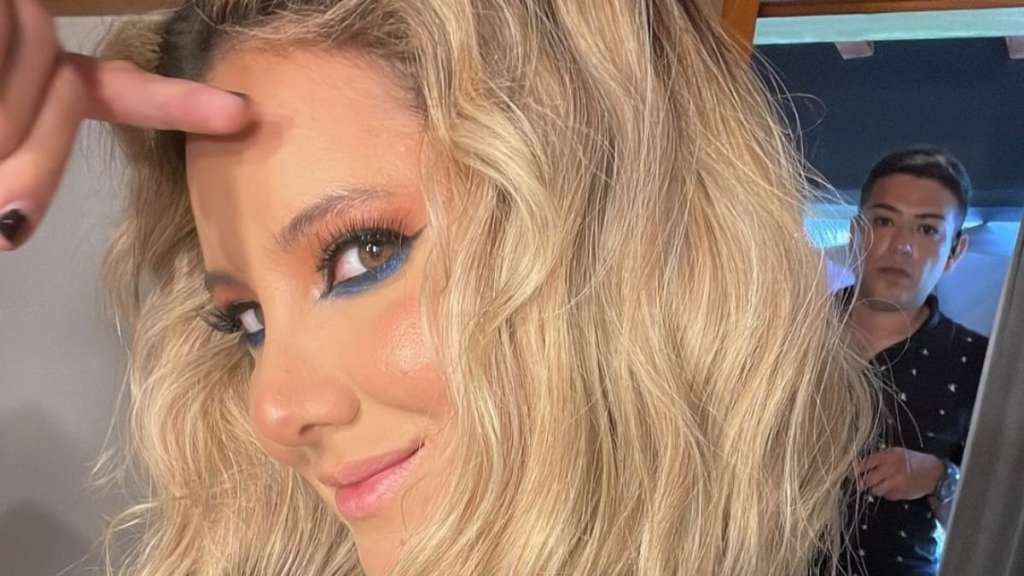 Nuevo look de Daniela Álvarez, presentadora colombiana de televisión.