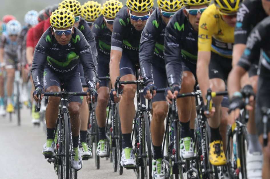 Nairo Quintana dentro del pelotón durante la décima etapa del Tour. Foto: AFP