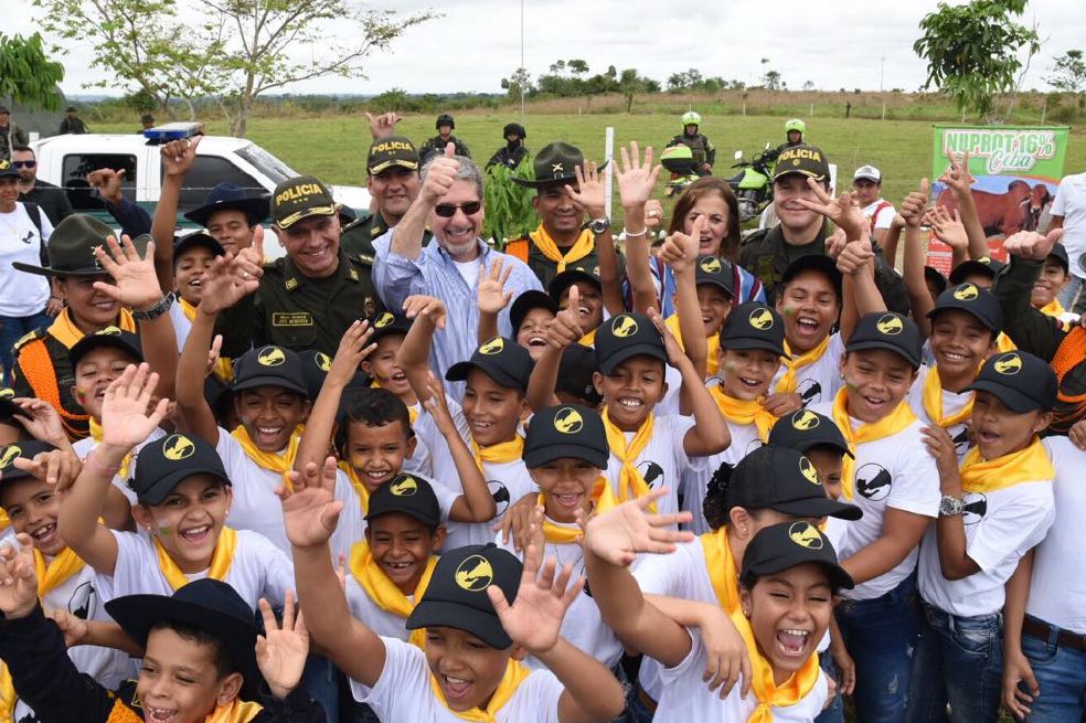 El embajador de EE.UU., Kevin Whitaker, durante su visita al Bajo Cauca antioqueño. / Embajada de EE.UU.