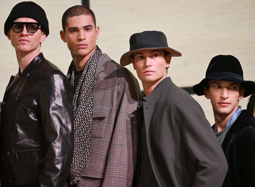 Milan (Italy), 20/01/2025.- Models present creation by Giorgio Armani during the Milan Fashion Week in Milan, Italy, 20. The Fall/Winter 2025/2026 collections are being presented from 17 to 21 January 2025. (Moda, Italia) EFE/EPA/DANIEL DAL ZENNARO