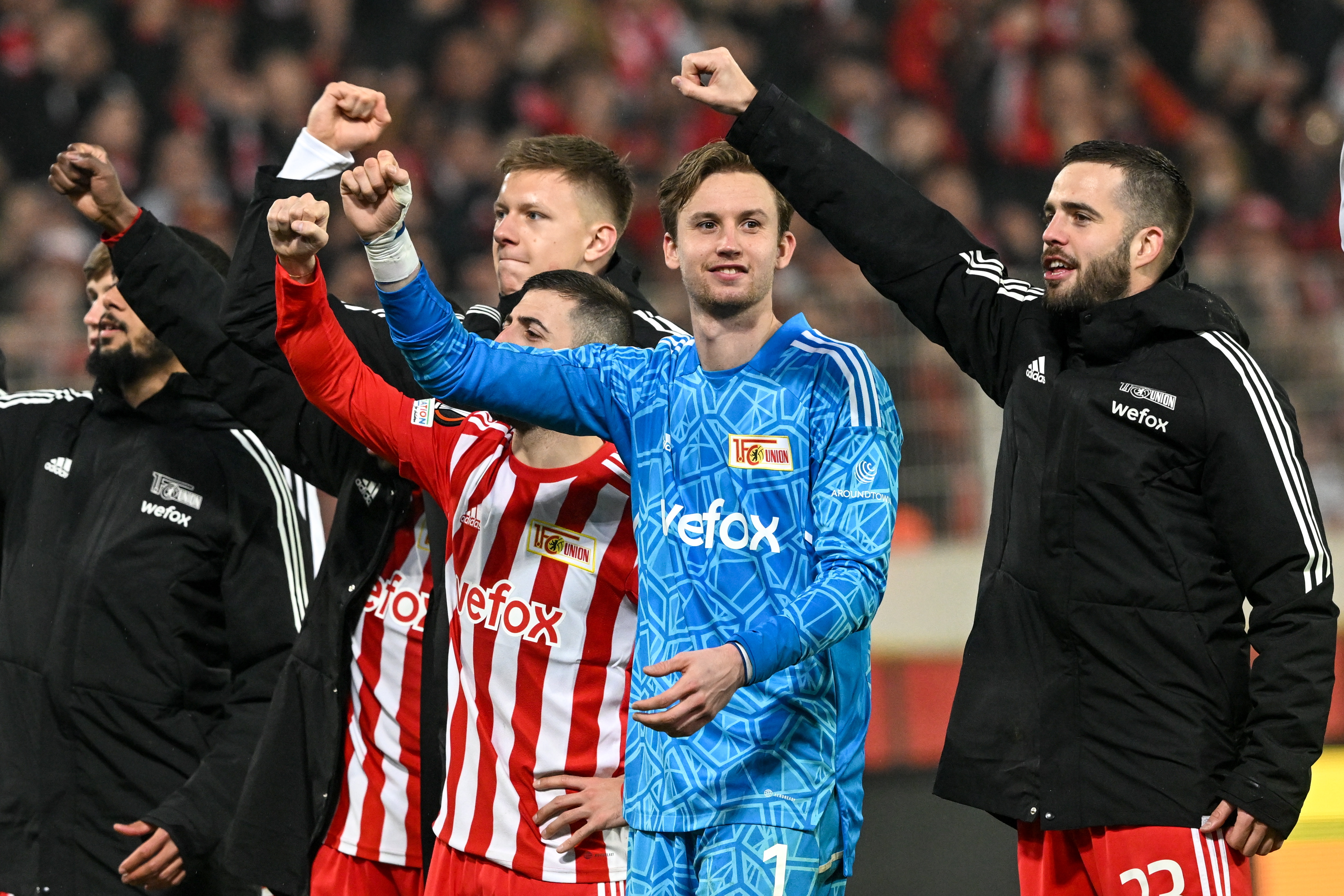 Berlin (Germany), 23/02/2023.- Goalkeeper Frederik Ronnow of Union (C) celebrates with teammates winning the UEFA Europa League play-off, 2nd leg match between Union Berlin and Ajax Amsterdam in Berlin, Germany, 23 February 2023. (Alemania) EFE/EPA/Filip Singer