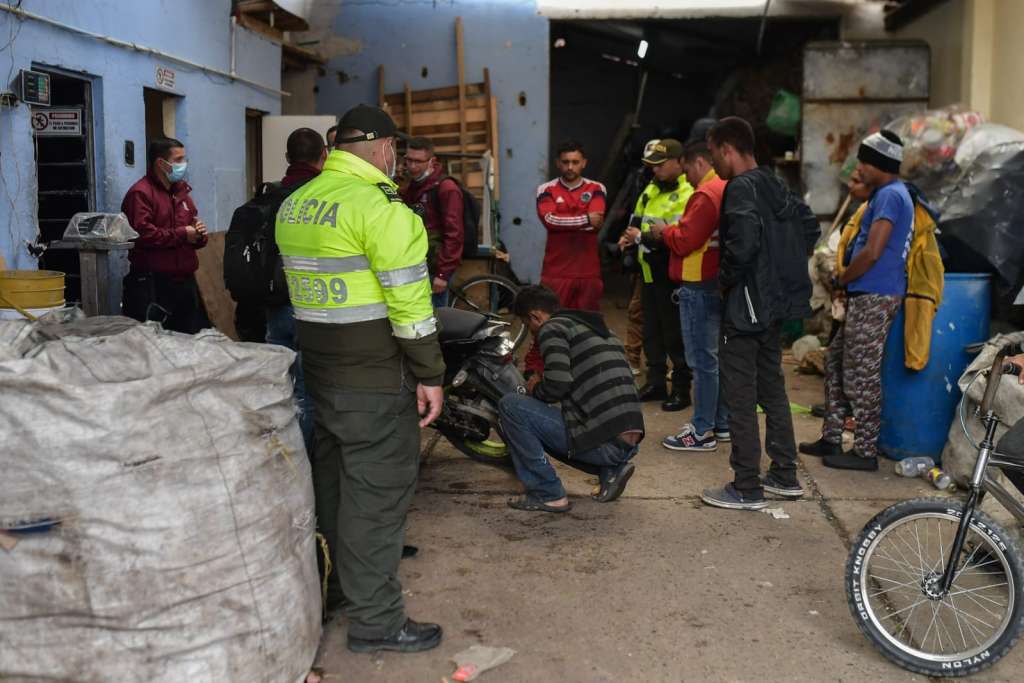 En una bodega se encontró una motocicleta que nos correspondía con la documentación del propietario.