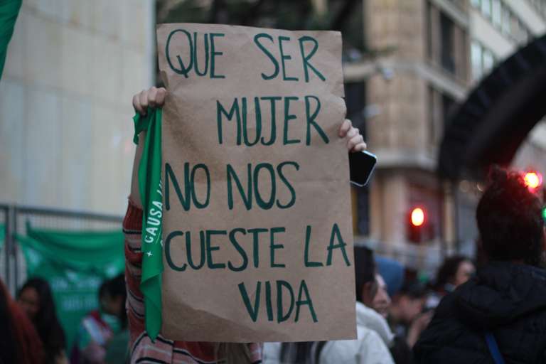 Las mujeres, hombres trans y personas no binarias con capacidad de gestar están cobijadas en Colombia por la sentencia Causa Justa.