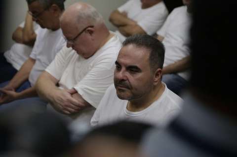 Expresidente de El Salvador acepta delitos de corrupción