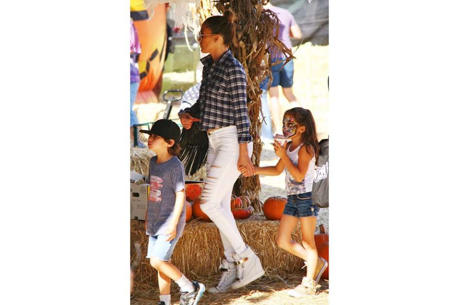 Jennifer Lopez con sus mellizos Max y Emme. / Bang Showbiz