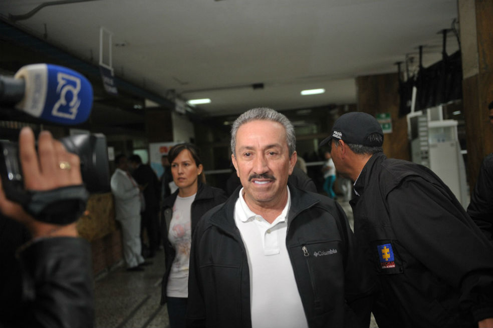 Coronel (r) de la Policía, Hugo Aguilar Naranjo, a su llegada a los juzgados de Paloquemao el pasado jueves 22 de febrero. / Gustavo Torrijos