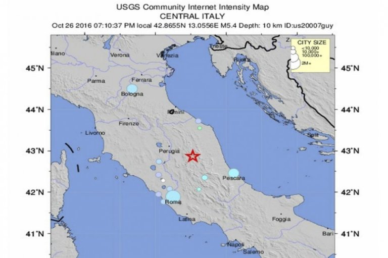 Van dos heridos tras sismo en Italia
