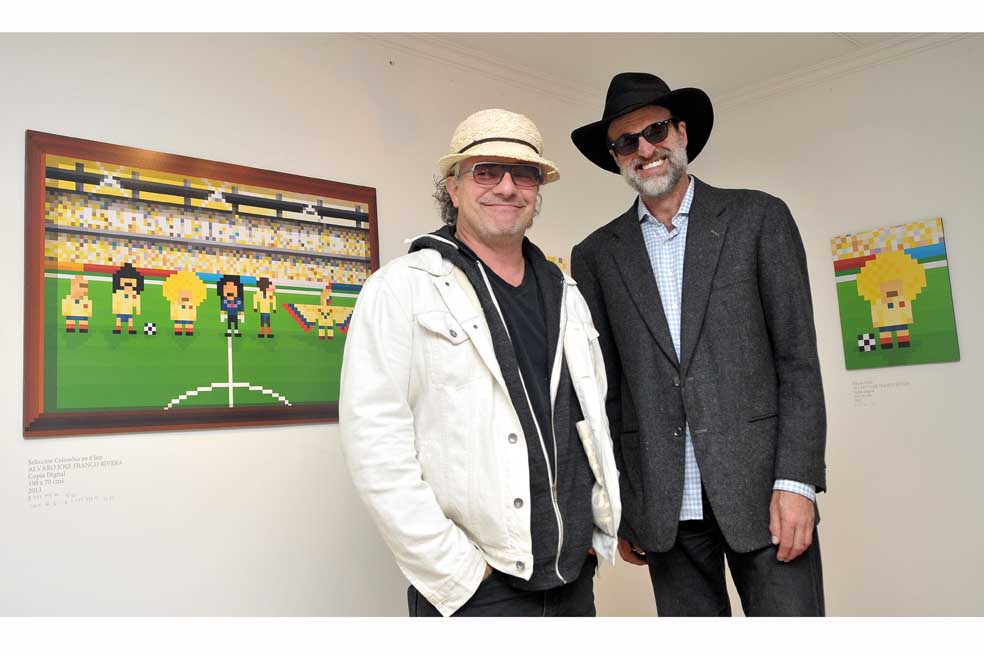 Los curadores Karl Troller y Eduardo Arias diseñaron emotivos encuentros entre seleccionados como las estatuas de Botero y el equipo de Bart Simpson. / Liz Durán
