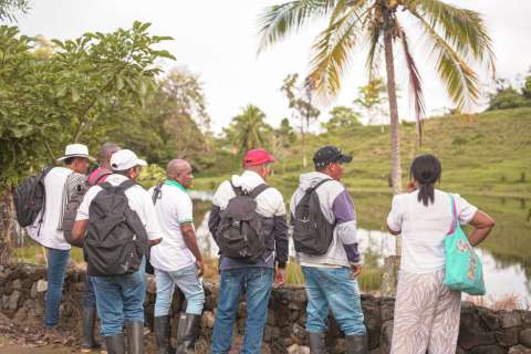 Campesinos reciben tierras que estuvieron en manos del narcotráfico en Antioquia