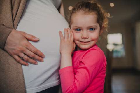 ¿Cómo explicarles a los niños de dónde vienen los bebés?