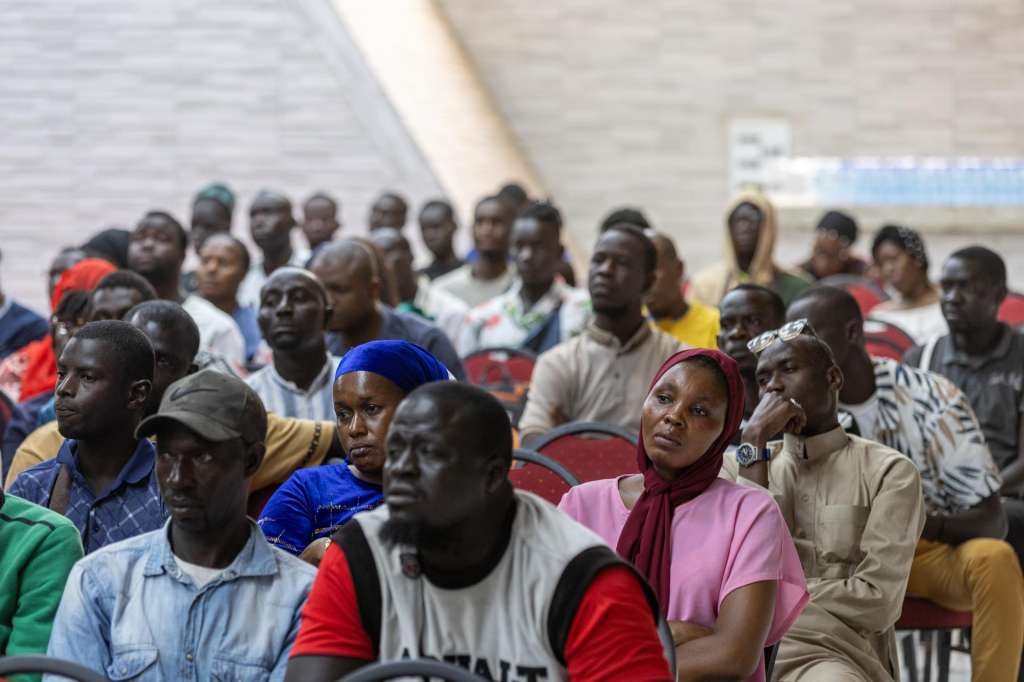 DAKAR (Senegal), 02/06/2025.- Senegalese nationals selected for a circular migration program to Spain attend a briefing by International Organization for Migration (IOM) staff in Dakar, Senegal, 27 May 2025 (issued 02 June 2025). Nearly 400 Senegalese, aged 25 to 35, with no diploma requirements, have been selected to be sent as agricultural workers to Spain, according to the Senegalese government, bringing hope for some young people seeking employment and a better future abroad. According to Senegal’s National Agency for Statistics and Demography (ANSD), the unemployment rate is estimated at 20.0 percent, for the fourth quarter of 2024, down 2.3 percentage points recorded in the same period in 2023.  (España) EFE/EPA/JEROME FAVRE
