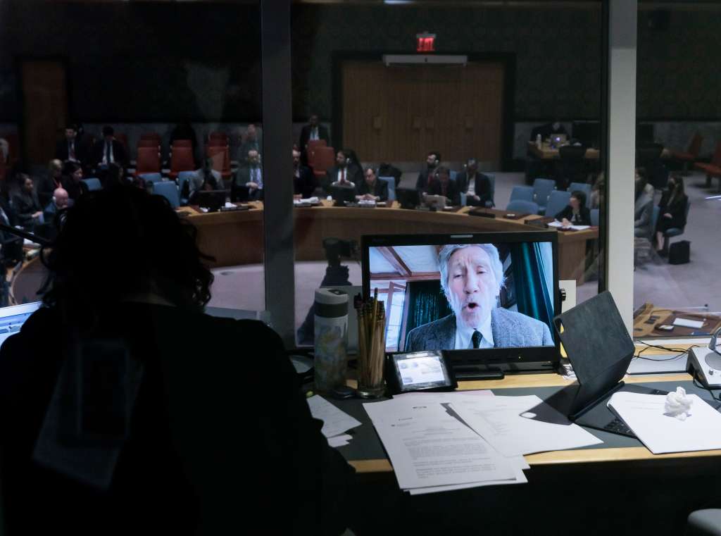New York (United States), 08/02/2023.- British musician Roger Waters, seen on an interpreter's monitor, delivers a speech via video to a United Nations Security Council meeting called by Russia about weapons given to Ukraine at United Nations headquarters in New York, New York, USA, 08 February 2023. Waters was invited to address the meeting by Russia, who called the meeting to address the influx of weapons to the Ukrainian military effort by Western allies. (Rusia, Ucrania, Estados Unidos, Nueva York) EFE/EPA/JUSTIN LANE